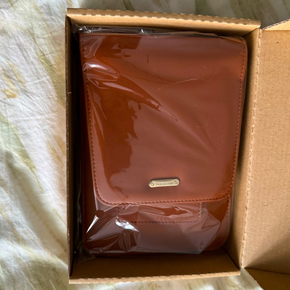 Cross body bag with RFID blocking